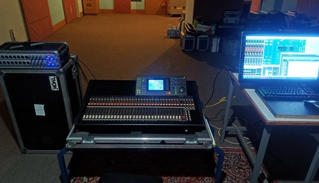Yamaha LS9-32 / 64 Channels.