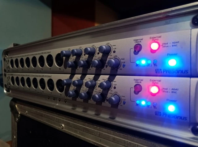 Yamaha LS9-32 / 64 Channels.
