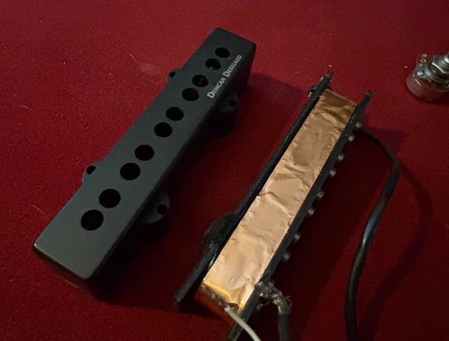 Duncan Designed 5 string &amp; 3 Potentiometers 2V 1T