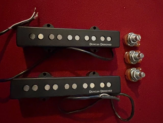 Duncan Designed 5 string &amp; 3 Potentiometers 2V 1T