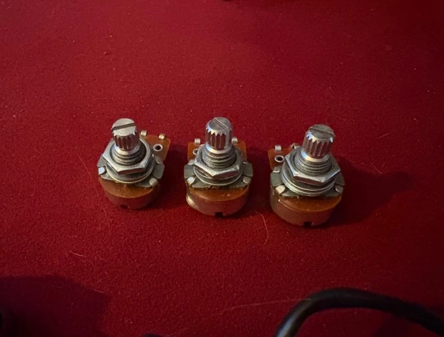 Duncan Designed 5 string &amp; 3 Potentiometers 2V 1T