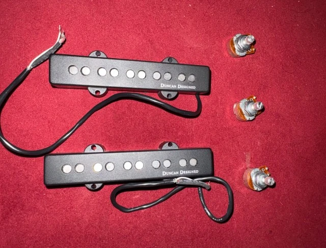 Duncan Designed 5 string &amp; 3 Potentiometers 2V 1T