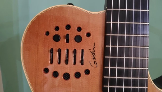 Godin Multiac Grand Concert SA