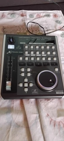 Behringer X-touch ONE