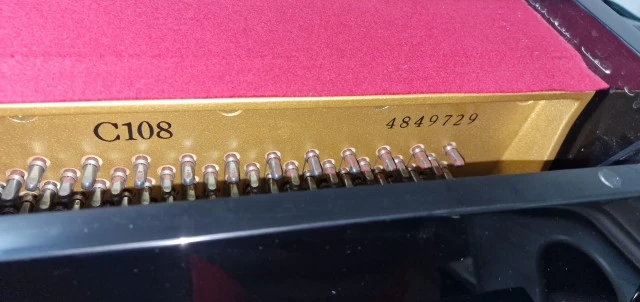 Πιάνο όρθιο Yamaha C-108 (Made in Japan) μαύρη λάκα