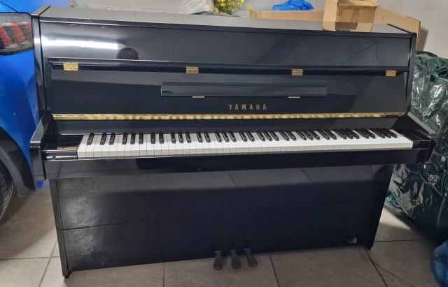 Πιάνο όρθιο Yamaha C-108 (Made in Japan) μαύρη λάκα