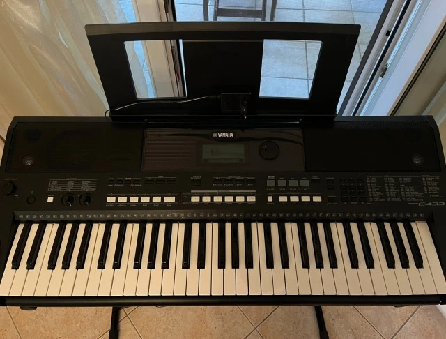 Yamaha PSR-E433 