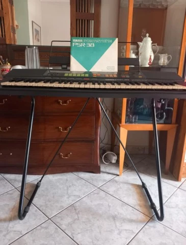 Yamaha Portatone PSR-38