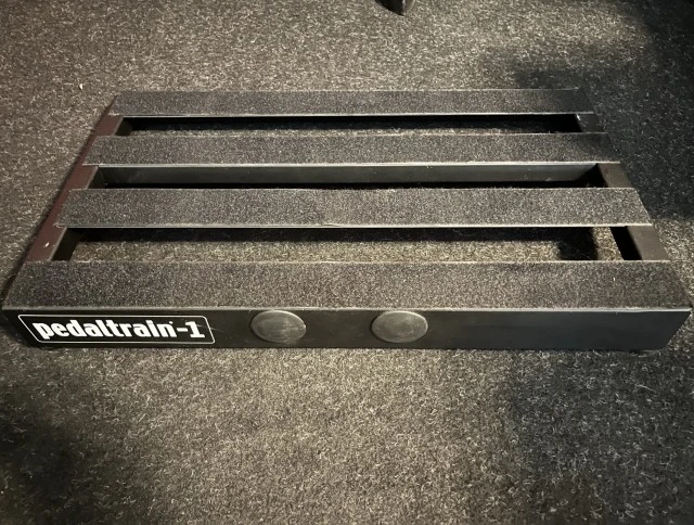 Pedaltrain 1 with Tour Case and pedals