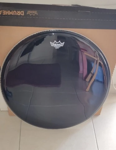 Remo Powerstroke® 3 Ebony 22