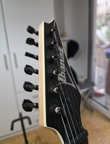 Ibanez RG421