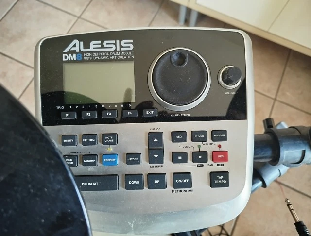Alesis DM8 και Ανταλλαγή