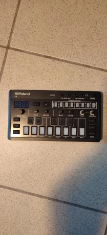 Roland AIRA Compact J-6 Chord Synth