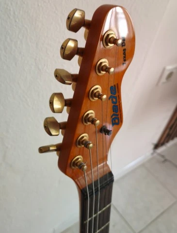 Blade Texas Deluxe (2000), Strat-style