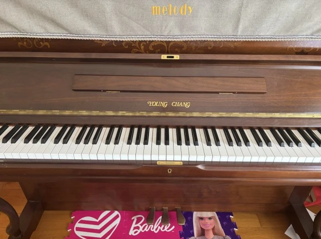 Young Chang U-121 Upright Piano