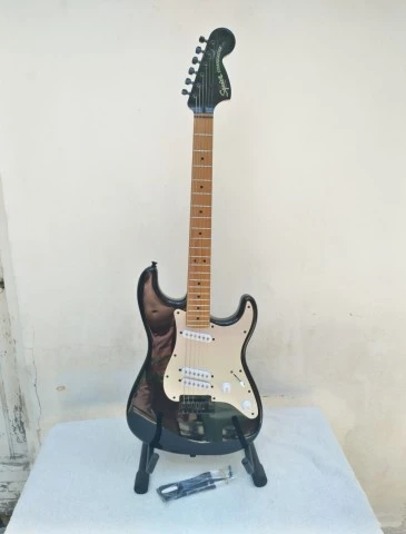 Squier Contemporary Special Stratocaster Black.