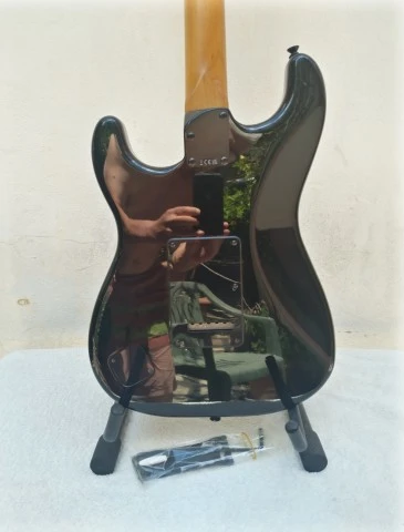 Squier Contemporary Special Stratocaster Black.