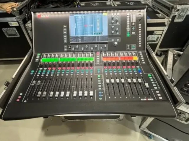 Allen & Heath DLive-Bundle C2500 + CDM48