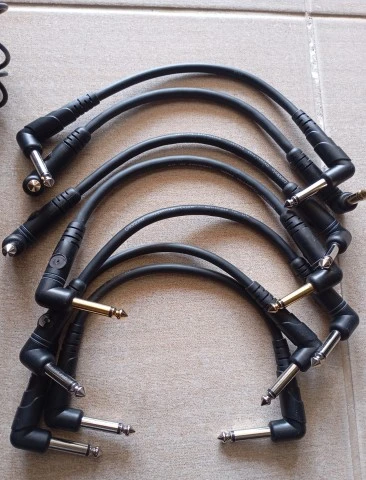 Τροφοδοτικό Mooer (9V-2A)+D'addario cables+daisy chain