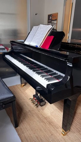 Yamaha Baby Grand Piano 
