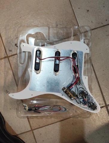 EMG SA πλήρες σετ pickguard