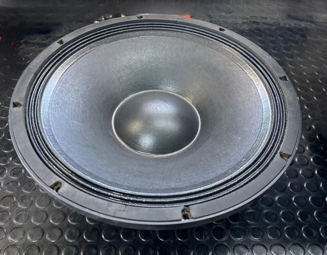 B&amp;C 15-inch speakers 