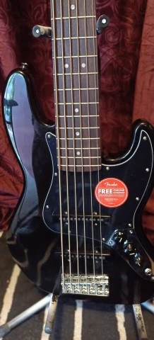 Μπάσο εξαχορδο  String Basses Squier Affinity Jazz Bass