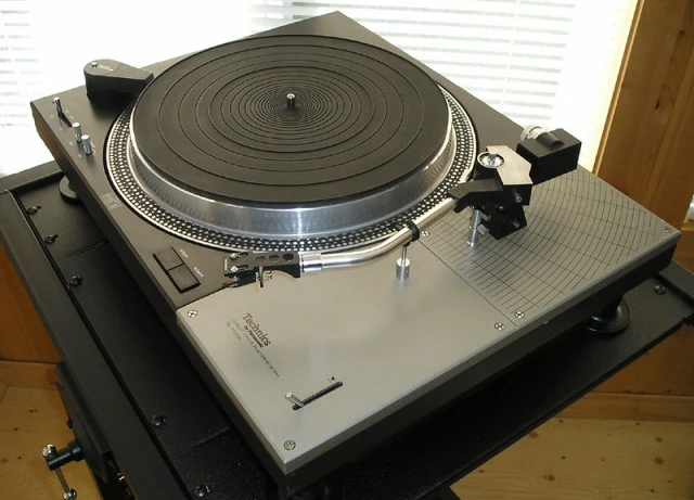 Πικάπ Technics SL-1100