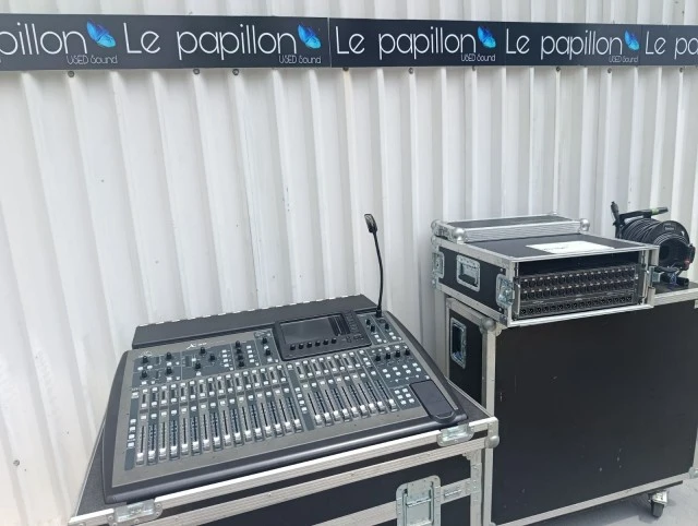 Behringer X32 console/ Behringer S32 Stagebox 