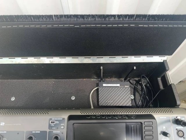Behringer X32 console/ Behringer S32 Stagebox 