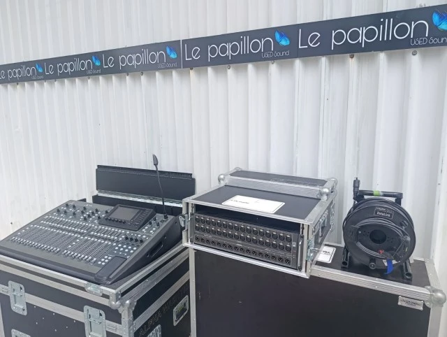 Behringer X32 console/ Behringer S32 Stagebox 