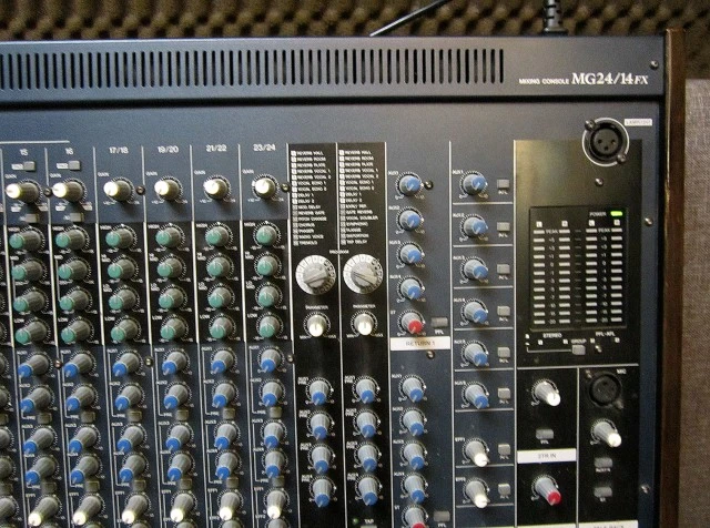 Yamaha MG 24 / 14 fx