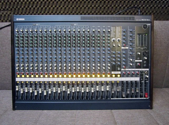 Yamaha MG 24 / 14 fx