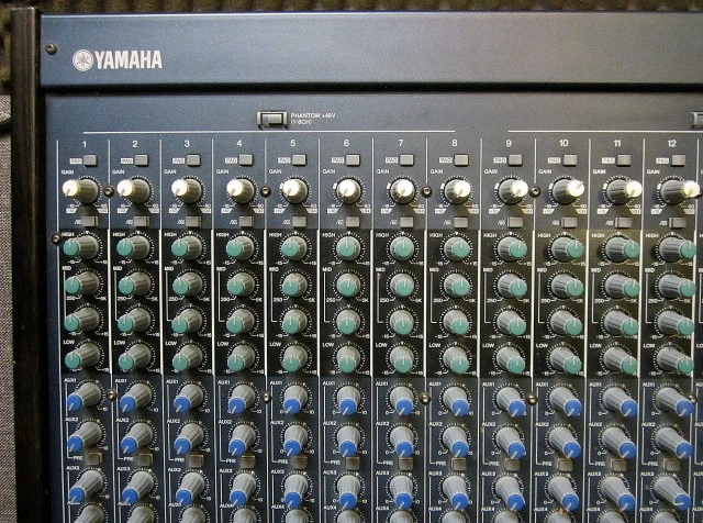 Yamaha MG 24 / 14 fx