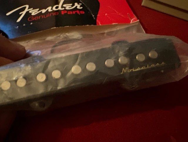 Fender Noiseless Jazz Bass V (5-χορδο) Made in USA