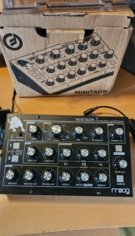 Moog minitaur + Decksaver+ on/off switch 