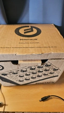 Moog minitaur + Decksaver+ on/off switch 