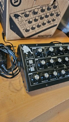 Moog minitaur + Decksaver+ on/off switch 