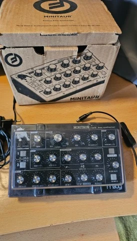Moog minitaur + Decksaver+ on/off switch 