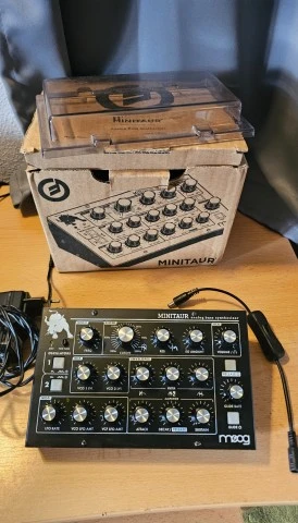 Moog minitaur + Decksaver+ on/off switch 