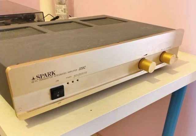 Ολοκληρωμένος Ενισχυτής Spark 220 C