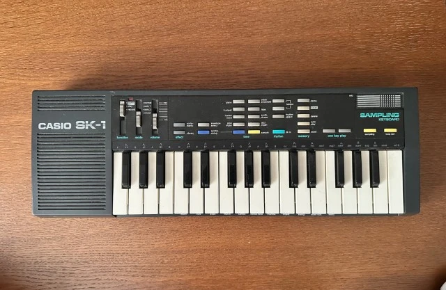 Casio SK-1 με το κουτί του
