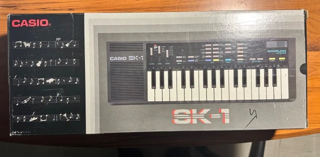 Casio SK-1 με το κουτί του