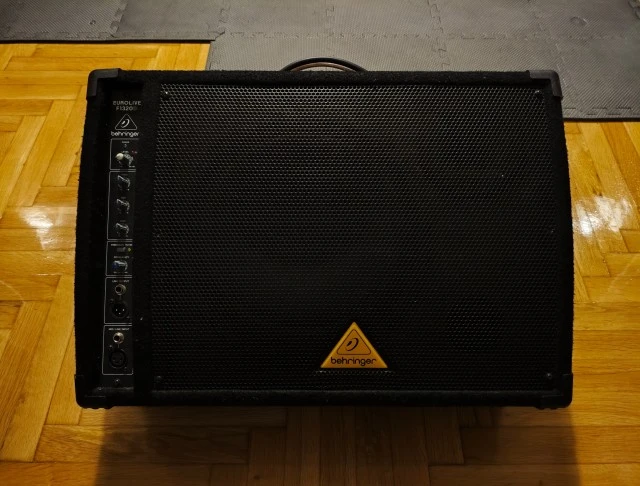 Behringer Eurolive F1320D