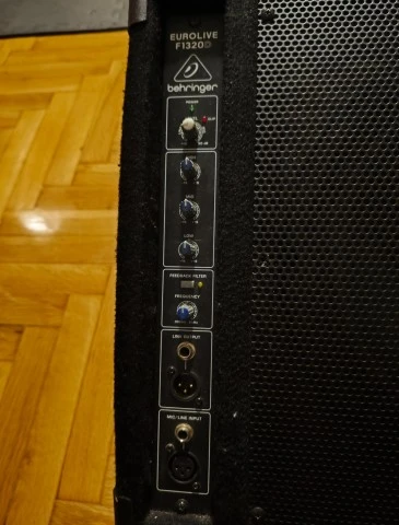 Behringer Eurolive F1320D