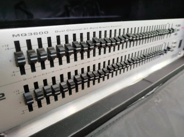 Equalizer Phonic MQ 3600 (Dual 31-Band Graphic EQ)