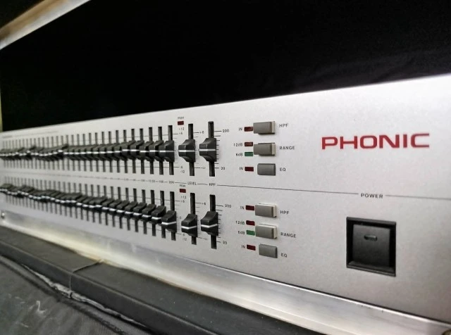 Equalizer Phonic MQ 3600 (Dual 31-Band Graphic EQ)