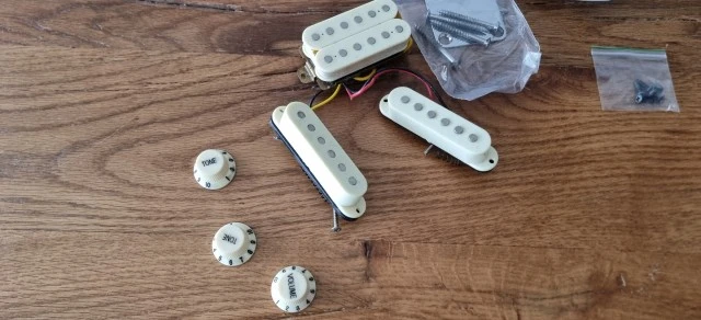 Aνταλλακτικά - Strat parts bridge pickups pots etc.