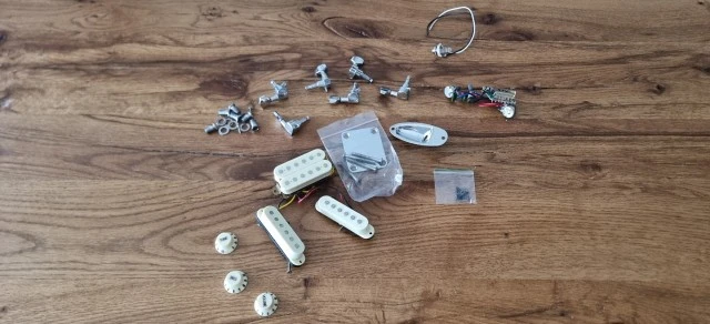 Aνταλλακτικά - Strat parts bridge pickups pots etc.