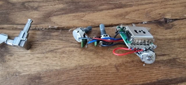 Aνταλλακτικά - Strat parts bridge pickups pots etc.